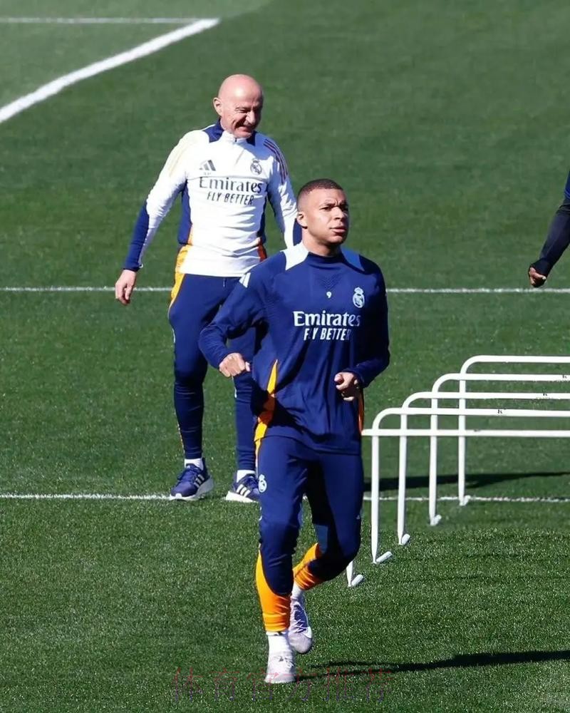 罗马诺:姆巴佩伤势不严重 预计一周内可恢复训练 罗马诺:姆巴佩伤势不严重 预计一周内可恢复训练